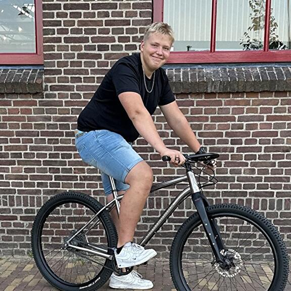 Twan monteur/winkelmedeweker 